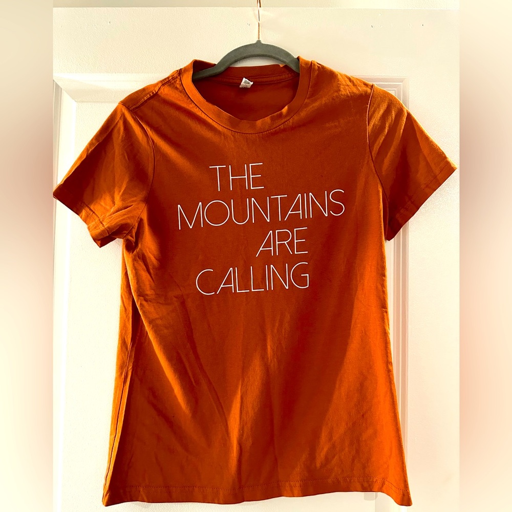 California 89 Tee. The Mountains are Calling. Small.